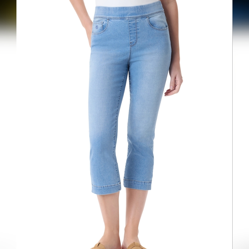 Gloria Vanderbilt Light Blue Capri Jeans